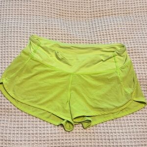 Lululemon size 4 2.5" Speed Up Shorts Low-Rise